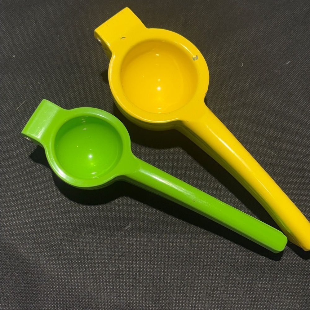 Handheld Citrus Juicer Press - Yellow & Green